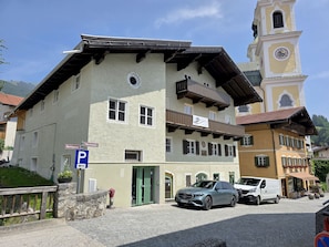 Außenseite Ferienhaus [Sommer]