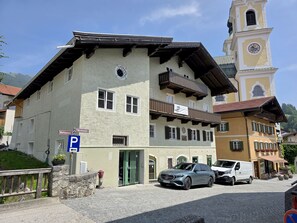 Außenseite Ferienhaus [Sommer]