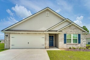 Exterior | Driveway (2 Vehicles) | Garage (2 Vehicles)