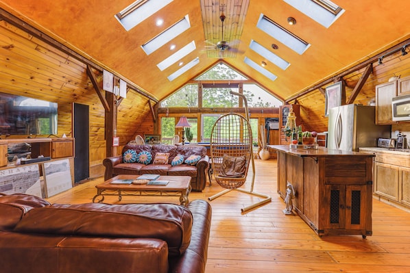 Auburn Vacation Rental | Studio | 1BA | Stairs Required | 1,800 Sq Ft