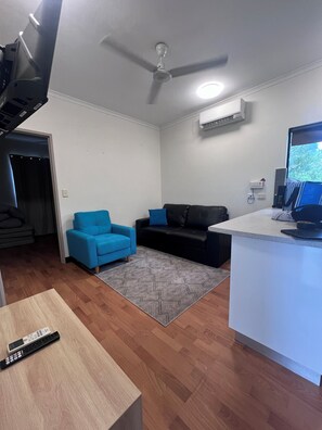 living area, with sofa bed