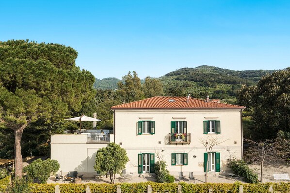 Activities, Amenities, Building Exterior, Garden, Main Entrance, Pool, Spring, Summer