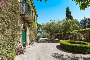 Activities, Amenities, Building Exterior, Garden, Main Entrance, Pool, Spring, Summer