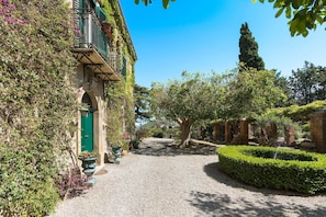 Activities, Amenities, Building Exterior, Garden, Main Entrance, Pool, Spring, Summer