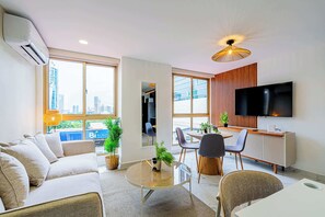 Spacious living room