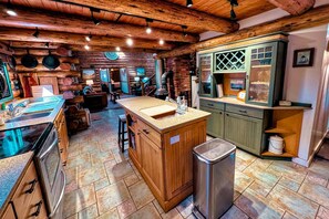Stay in and make a meal using this well-appointed kitchen! 