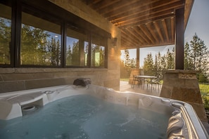Bain à remous extérieur