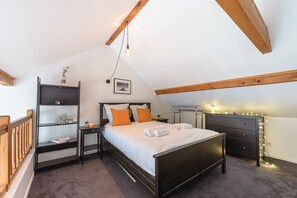chambre double en mezzanine du cocon de Veyrier annecy 