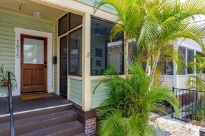 Charming Spanish-style bungalow, tucked away just two blocks from 7th Ave