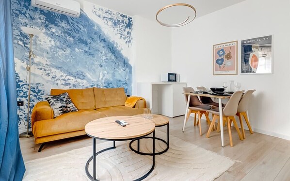 Relax in style on the cozy yellow sofa – book your stay now!