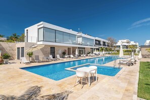 Pool / Hot Tub