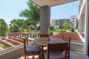 Balcony Dining for 4