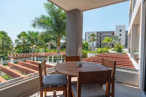 Balcony Dining for 4