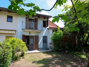 Building, House, Residential Area, Home, Shrub, Roof, Human Settlement, Cottage, Door, Lawn