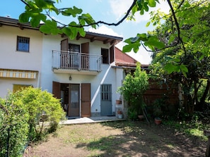 Building, House, Residential Area, Home, Shrub, Roof, Human Settlement, Cottage, Door, Lawn