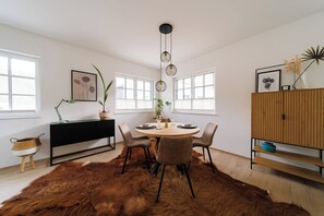 Zimmer1 appartement essbereich esszimmer auszeit entspannen goellitzhof weitra waldviertel urlaub na