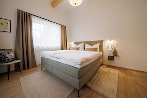 Zimmer2 appartement schlafzimmer ausruhen leise laermfrei auszeit wohlfuehlen goellitzhof weitra wal