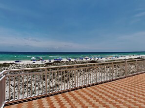 Large Gulf-Front Patio