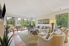 8 Beach Lagoon | Living Room - 8 Beach Lagoon | Living Room