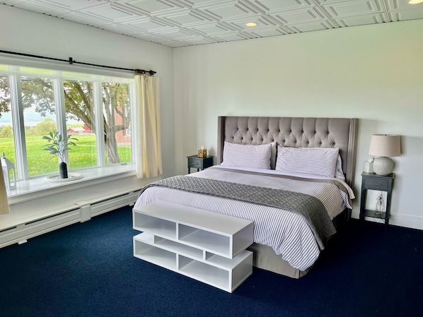 Bedroom DOES have curtains
