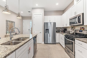 4-Kitchen.jpg