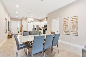 6-Dining.jpg