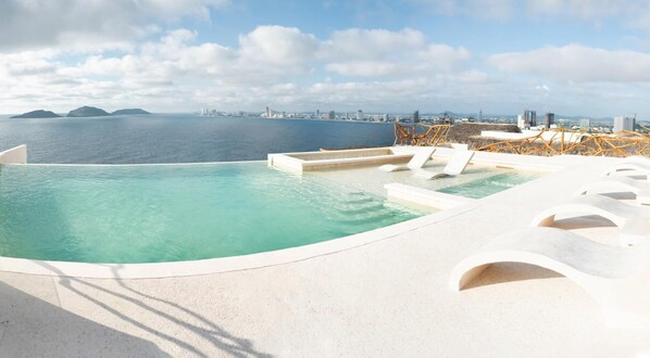 Sunset Mazatlán • Rooftop Pool & Breathtaking View (1885)