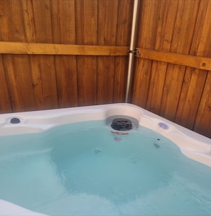 Indoor spa tub