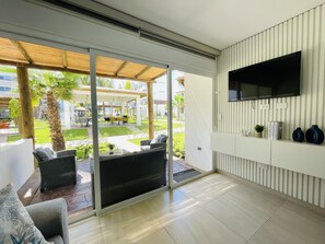 Tropical Condo - Close to Beach and Waterpark! (1747)