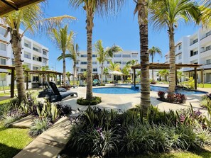 Tropical Condo - Close to Beach and Waterpark! (1738)