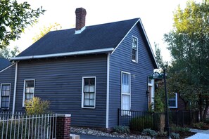 Historic home located in historic Chatham Arch Neighborhood 