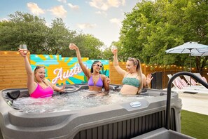 Enjoy a local brew from a near by brewery in the hot tub!