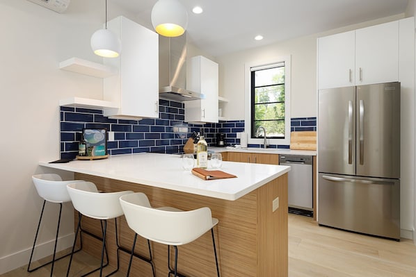 Bright, spacious, and fully equipped—this kitchen has everything you need for a comfortable stay.