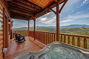 Hot tub bliss with unbeatable Smoky Mountain scenery