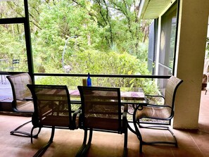 屋外ダイニングエリア