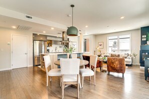 Dining Table | Dishware & Flatware