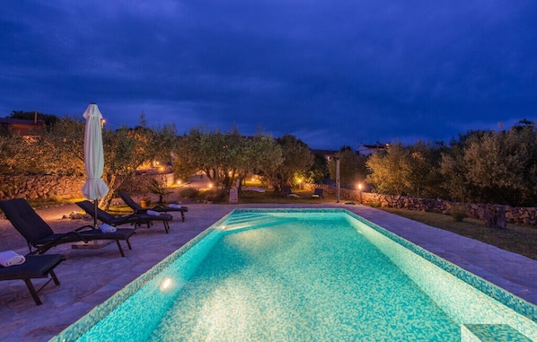 Swimming pool