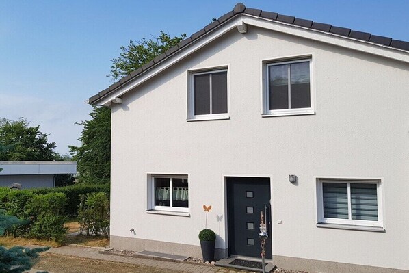 Außenseite Ferienhaus [Sommer]
