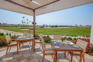 Alfresco dining