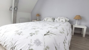 Chambre parentale : Lit douillet en 140cm