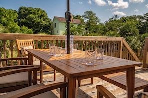 Back deck entertaining area, seating for 6, and umbrella