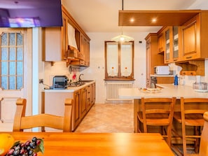 Interior Design, Kitchen, Wood, Furniture, Countertop, Ceiling, Flooring, Cabinetry, Floor, Room