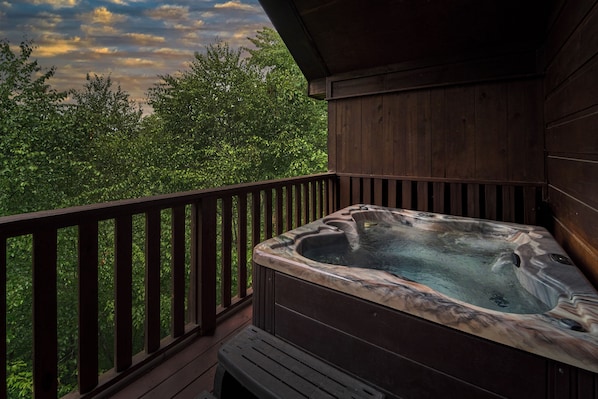 Outdoor spa tub
