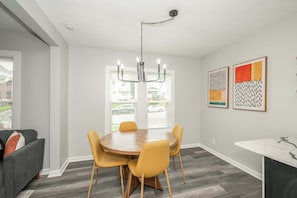 Make mealtime memories together at the stylish dining table, seating 4
