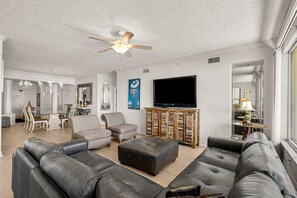 21-web-or-mls-7115 Thomas Dr 201-16