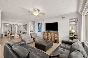 21-web-or-mls-7115 Thomas Dr 201-16