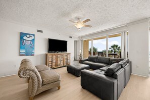 19-web-or-mls-7115 Thomas Dr 201-14