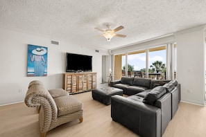 19-web-or-mls-7115 Thomas Dr 201-14