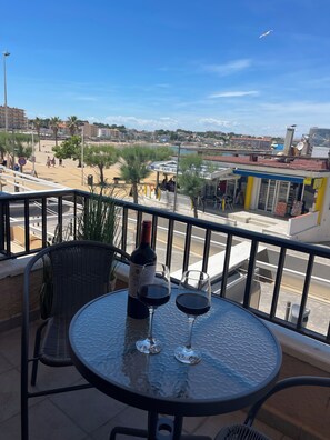 You live directly on the beach. One min away from the sea.