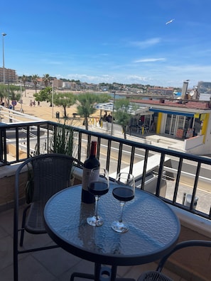 You live directly on the beach. One min away from the sea.